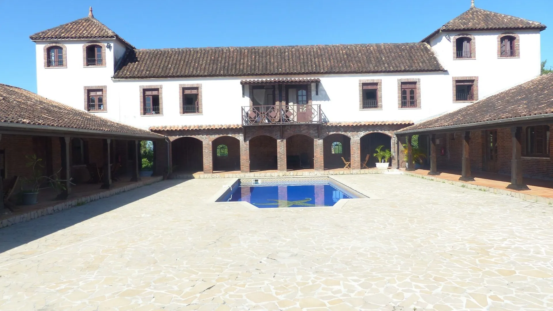 Domaine Du Chateau location